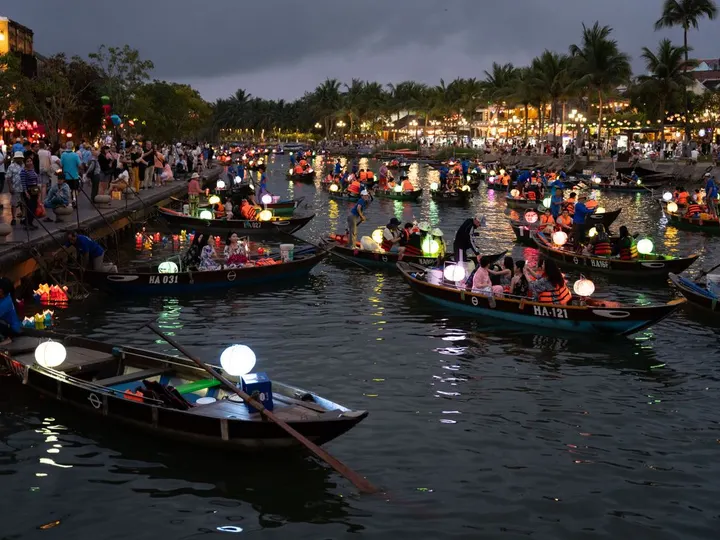 Đêm bên sông tại miền Trung
